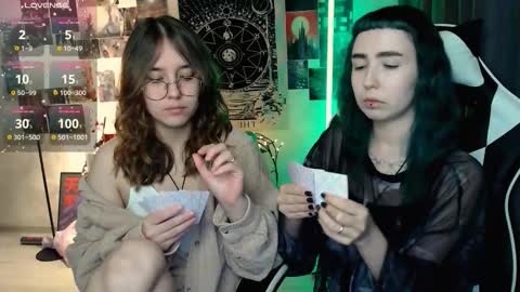 Snapshot of julscinamon chatting on 10-24-25, 06:04 Baroness Von Cringe online show from 10-24-25, 06:04