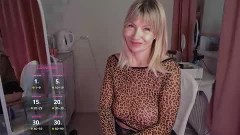 Snapshot of julvilnet chatting on 12-04-24, 08:23 Julia online show from 12-04-24, 08:23