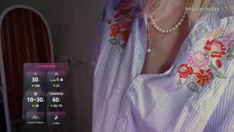Snapshot of julvilnet chatting on 12-05-24, 08:22 Julia online show from 12-05-24, 08:22