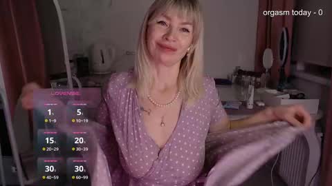 Snapshot of julvilnet chatting on 12-09-24, 05:18 Julia online show from 12-09-24, 05:18