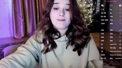 Snapshot of july_slowdive chatting on 01-15-25, 11:10 Julie online show from 01-15-25, 11:10