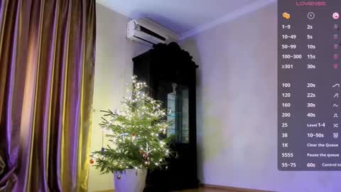 Snapshot of july_slowdive chatting on 01-16-25, 11:58 Julie online show from 01-16-25, 11:58