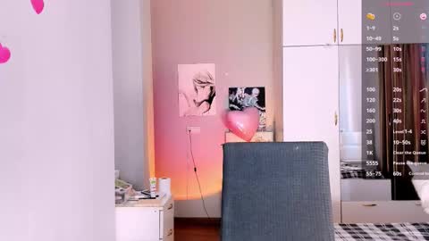 Snapshot of july_slowdive chatting on 02-11-25, 12:48 Julie online show from 02-11-25, 12:48