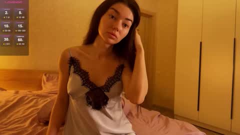 Snapshot of julya_flowerss chatting on 01-17-26, 02:11 Hloya online show from 01-17-26, 02:11
