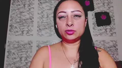 Snapshot of julybravo chatting on 07-12-26, 02:13 juliana online show from 07-12-26, 02:13
