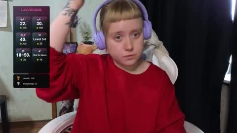 Snapshot of june_shy0 chatting on 10-23-25, 08:13 June online show from 10-23-25, 08:13