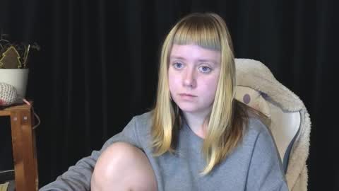 Snapshot of june_shy0 chatting on 11-20-25, 07:52 June online show from 11-20-25, 07:52