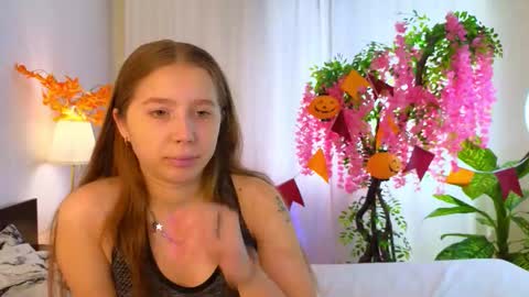 Snapshot of junebarton chatting on 10-17-25, 07:00 Kate online show from 10-17-25, 07:00