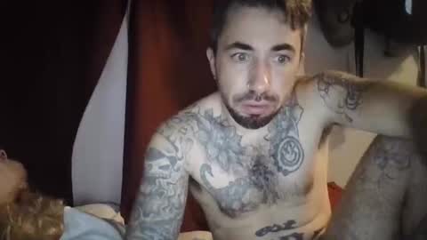 Snapshot of juneswallows chatting on 11-10-25, 11:31 juneswallows online show from 11-10-25, 11:31