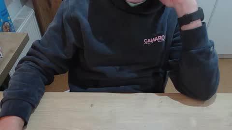 Snapshot of junk2711 chatting on 10-19-25, 01:23 junk2711 online show from 10-19-25, 01:23