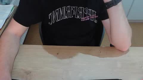 Snapshot of junk2711 chatting on 11-17-25, 04:57 junk2711 online show from 11-17-25, 04:57