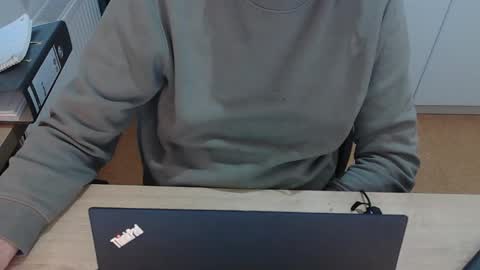 Snapshot of junk2711 chatting on 11-25-25, 01:11 junk2711 online show from 11-25-25, 01:11