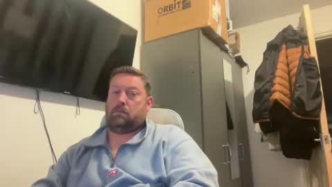 Snapshot of junky345 chatting on 10-13-25, 05:35 Junky online show from 10-13-25, 05:35