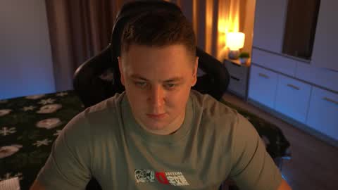 Snapshot of just_top chatting on 12-19-25, 02:35 David online show from 12-19-25, 02:35