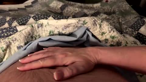 Snapshot of just_ur_avg_cpl chatting on 09-22-25, 02:35 justuravgdad  justuravgmom online show from 09-22-25, 02:35