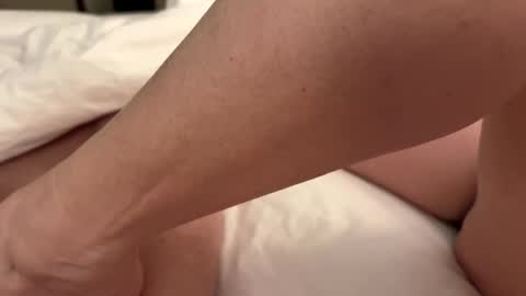 Snapshot of just_ur_avg_cpl chatting on 10-26-25, 03:56 justuravgdad  justuravgmom online show from 10-26-25, 03:56