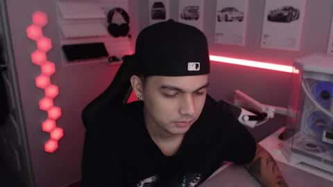 Snapshot of justagamerxxx chatting on 12-20-25, 01:12 Rhys online show from 12-20-25, 01:12