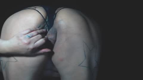 Layla online show from 11-15-25, 10:56