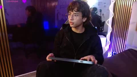 Snapshot of justin_tay1 chatting on 03-03-26, 03:23 justin online show from 03-03-26, 03:23