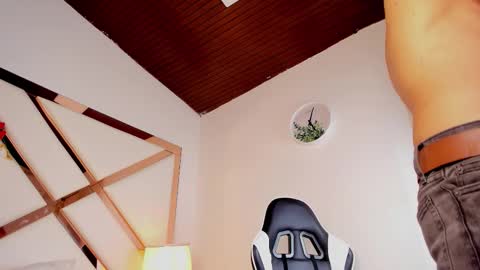 Snapshot of justin_valverde chatting on 02-15-26, 02:30 Justin online show from 02-15-26, 02:30