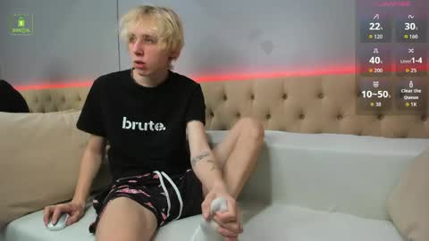 justTEEN online show from 04-28-26, 10:20