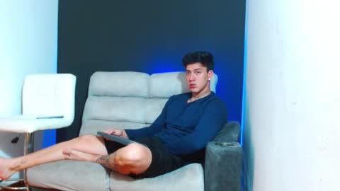 justinfuller_31 online show from 03-12-26, 07:20