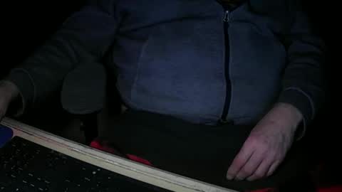 Snapshot of justme39057 chatting on 01-14-26, 05:18 Justme39057 online show from 01-14-26, 05:18