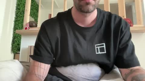 Snapshot of justmeandyou00 chatting on 02-13-25, 11:17 justmeandyou00 online show from 02-13-25, 11:17