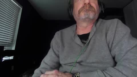 Snapshot of justmetool chatting on 10-25-25, 10:15 Tool online show from 10-25-25, 10:15