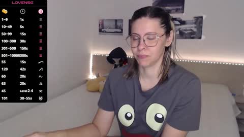 Julie online show from 10-23-25, 04:01