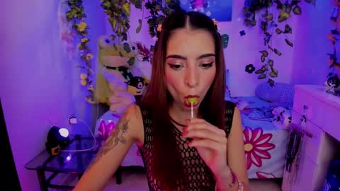 Mia online show from 02-25-25, 05:08