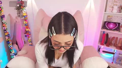 Emy online show from 01-11-26, 12:26