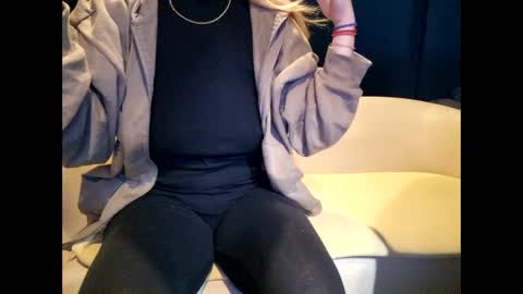 Snapshot of justonetime333 chatting on 09-30-25, 05:01 Ana online show from 09-30-25, 05:01