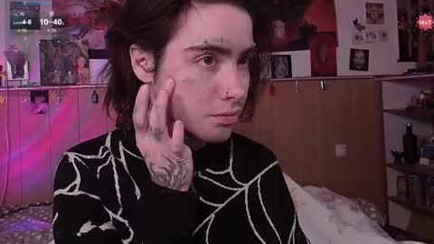 Snapshot of juuzou_kit chatting on 01-12-26, 01:49 Juuzou hehim u can call me Juz online show from 01-12-26, 01:49