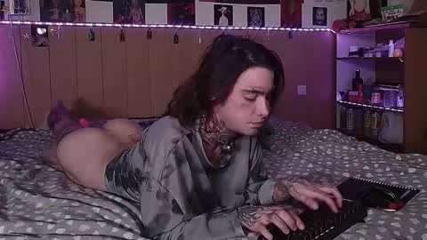 Snapshot of juuzou_kit chatting on 03-11-26, 03:18 Juuzou hehim u can call me Juz online show from 03-11-26, 03:18