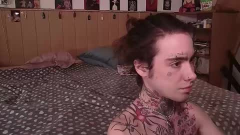 Snapshot of juuzou_kit chatting on 03-12-26, 01:06 Juuzou hehim u can call me Juz online show from 03-12-26, 01:06