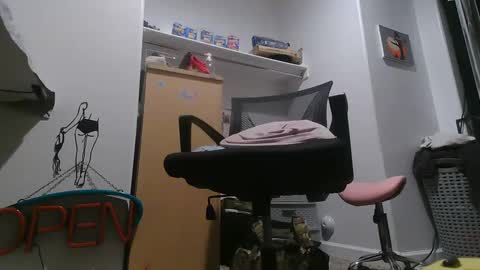 Snapshot of jwowzer69 chatting on 12-23-24, 04:33 Rock Peaches Last tipper gets surprise online show from 12-23-24, 04:33