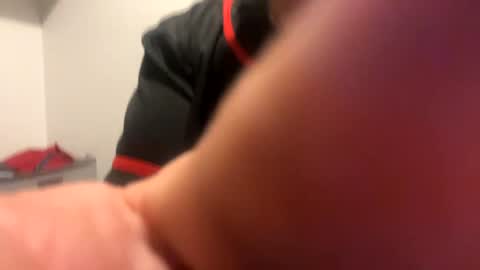 Snapshot of jwowzer69 chatting on 12-23-24, 11:25 Rock Peaches Last tipper gets surprise online show from 12-23-24, 11:25