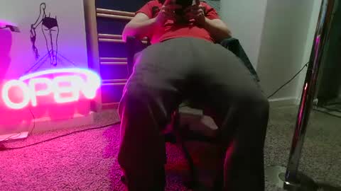 Snapshot of jwowzer69 chatting on 02-01-25, 06:54 Rock Peaches Last tipper gets surprise online show from 02-01-25, 06:54