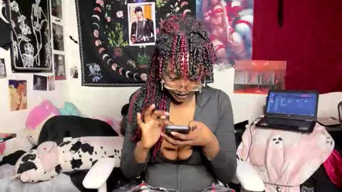 Snapshot of k1m08 chatting on 01-18-26, 04:00 Aki Kim online show from 01-18-26, 04:00