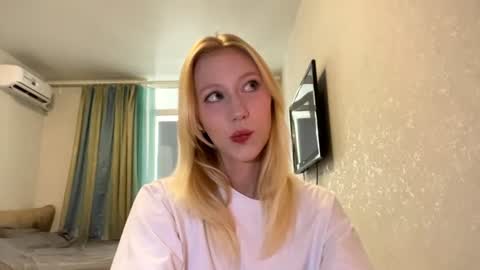 Snapshot of kacicasal chatting on 07-10-26, 12:08 Mia 1st day here online show from 07-10-26, 12:08
