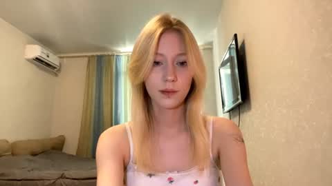 Snapshot of kacicasal chatting on 07-12-26, 12:18 Mia 1st day here online show from 07-12-26, 12:18