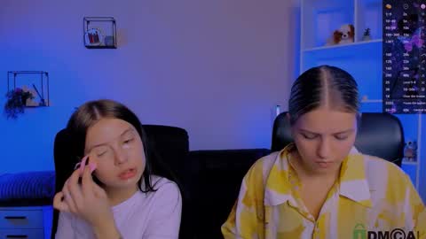 kaela_spell_ online show from 11-17-25, 08:36