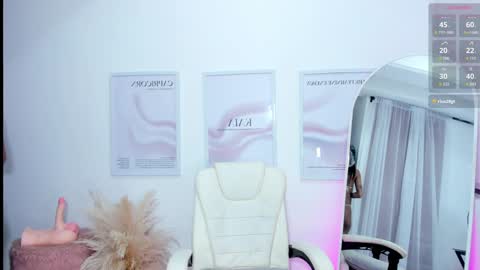 Snapshot of kaia_cam chatting on 01-22-25, 11:34 online show from 01-22-25, 11:34