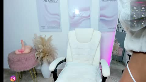 Snapshot of kaia_cam chatting on 02-19-25, 11:17 online show from 02-19-25, 11:17