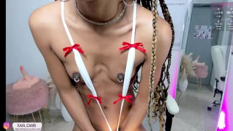 Snapshot of kaia_cam chatting on 03-11-25, 11:44 online show from 03-11-25, 11:44