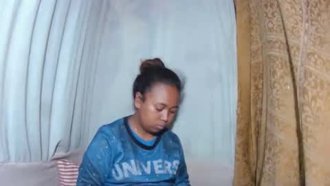 Snapshot of kaillah chatting on 12-16-25, 12:43 kaillah online show from 12-16-25, 12:43