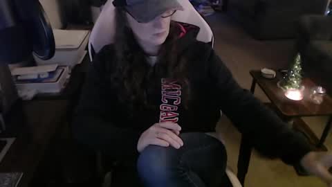 Snapshot of kait331 chatting on 12-17-24, 01:18 Camprincess331 online show from 12-17-24, 01:18