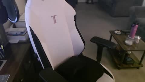 Snapshot of kait331 chatting on 01-06-25, 01:09 Camprincess331 online show from 01-06-25, 01:09