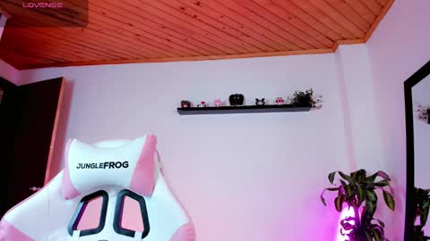 Kali Ka Please help me with your thumbs up its important   dont forget my birthday on October 26 online show from 09-11-25, 06:08